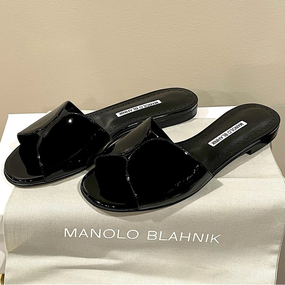 Manolo Blahnik Patent Black Flat Slide Sandals Leather HOURAMU 38 NEW $775 - Picture 3 of 16